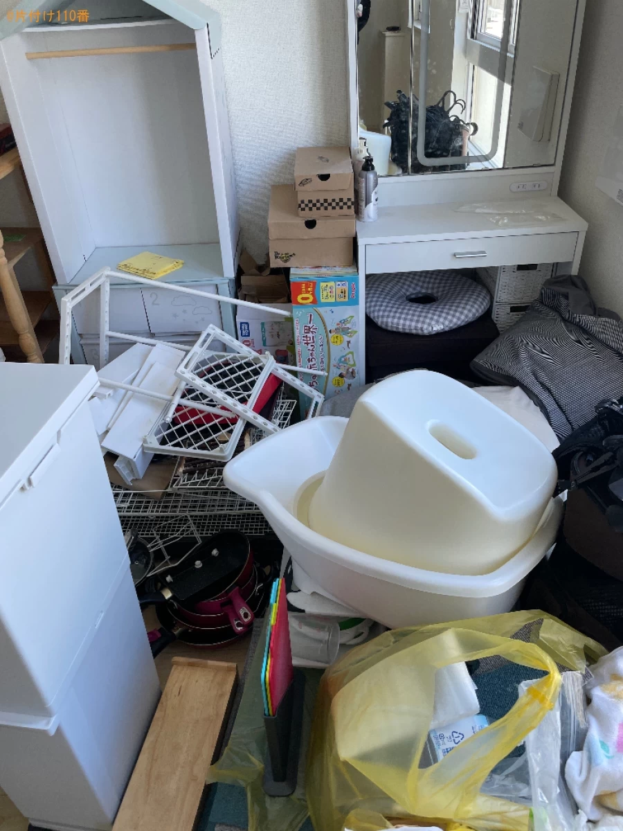 鏡台、ベビーバス、お風呂の椅子、調理器具、一般ごみ等の回収・処分