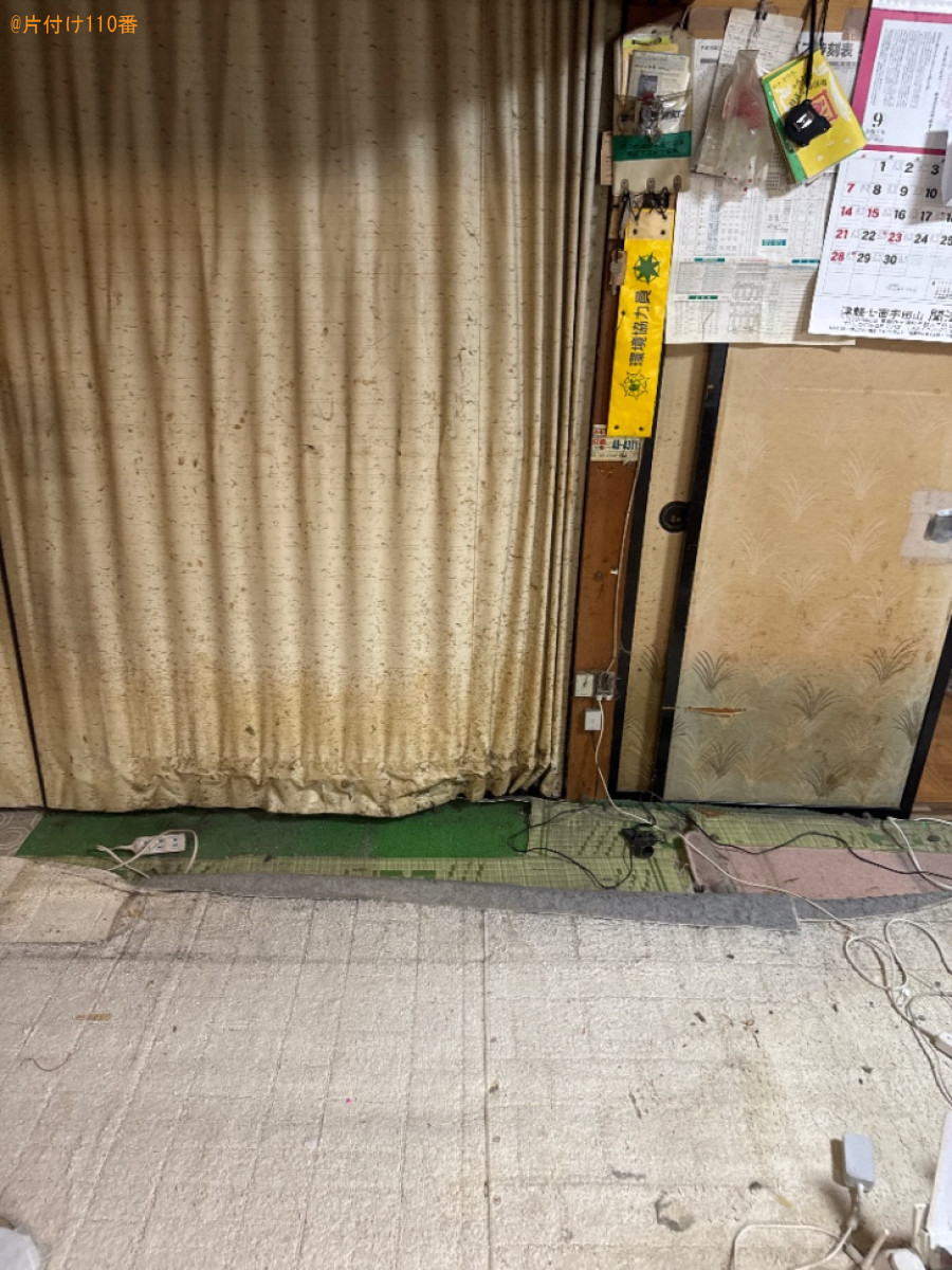 カラーボックス、本棚、扇風機、FAX、書類、布団、衣類等の回収