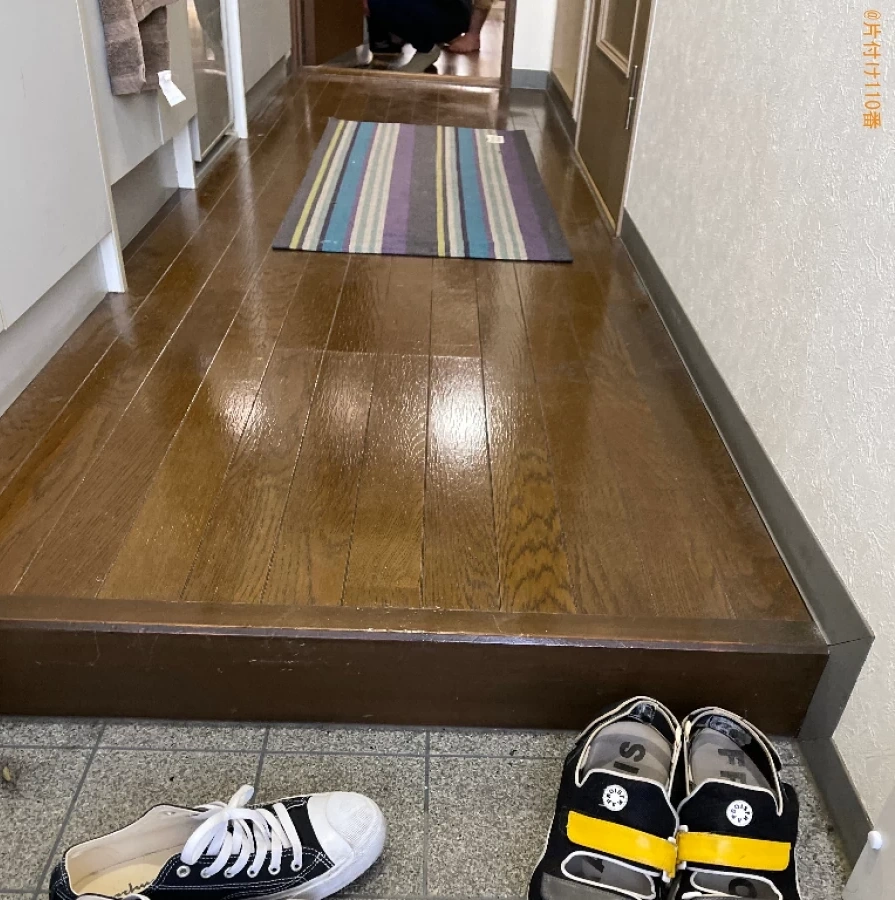 ハンガーラック、二人掛けソファー、椅子、カラーボックス等の回収