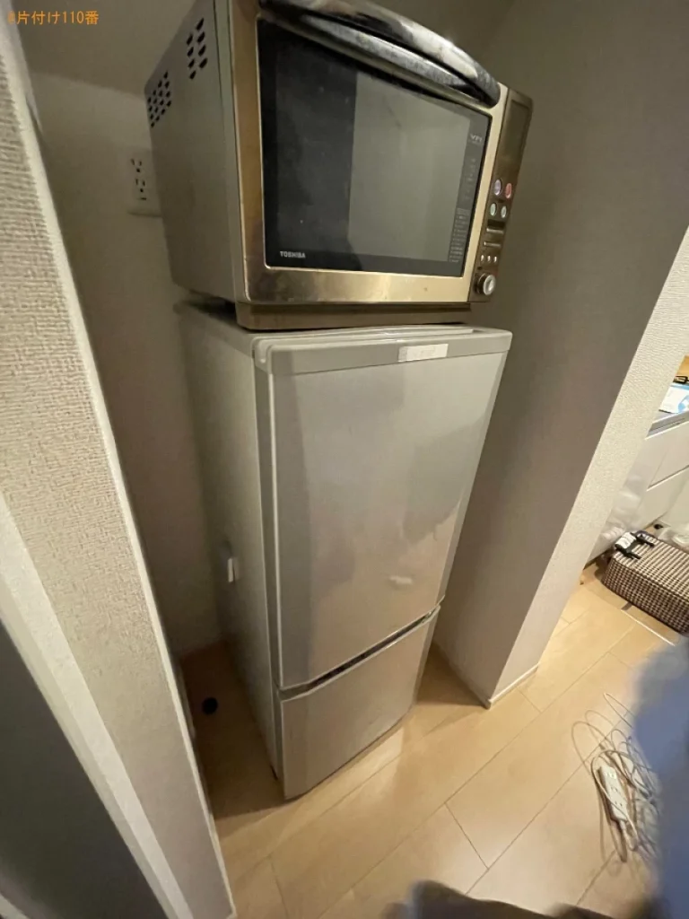 冷蔵庫、電子レンジ、二人掛けソファー、PC、洗濯機、棚等の回収