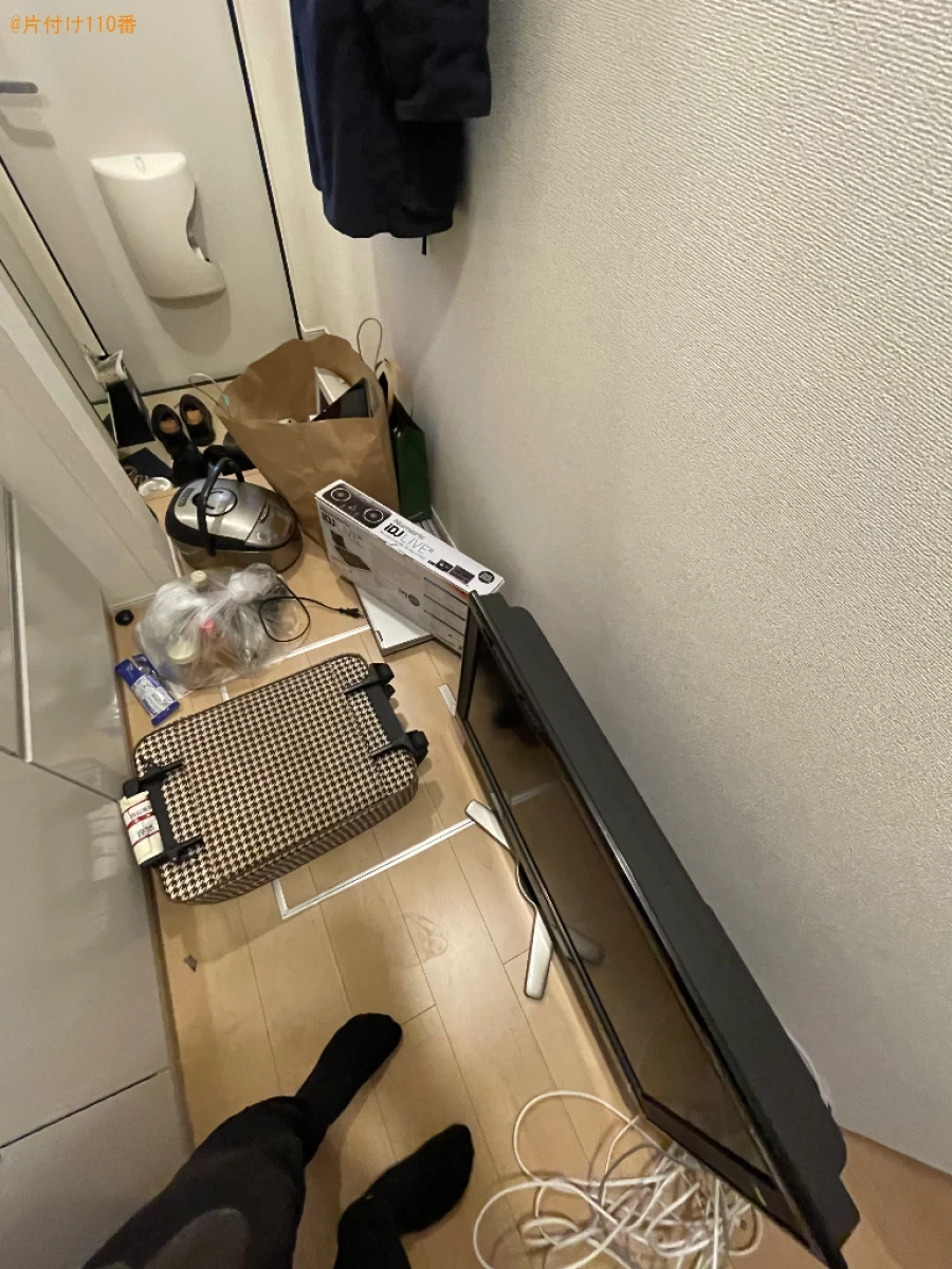 冷蔵庫、電子レンジ、二人掛けソファー、PC、洗濯機、棚等の回収